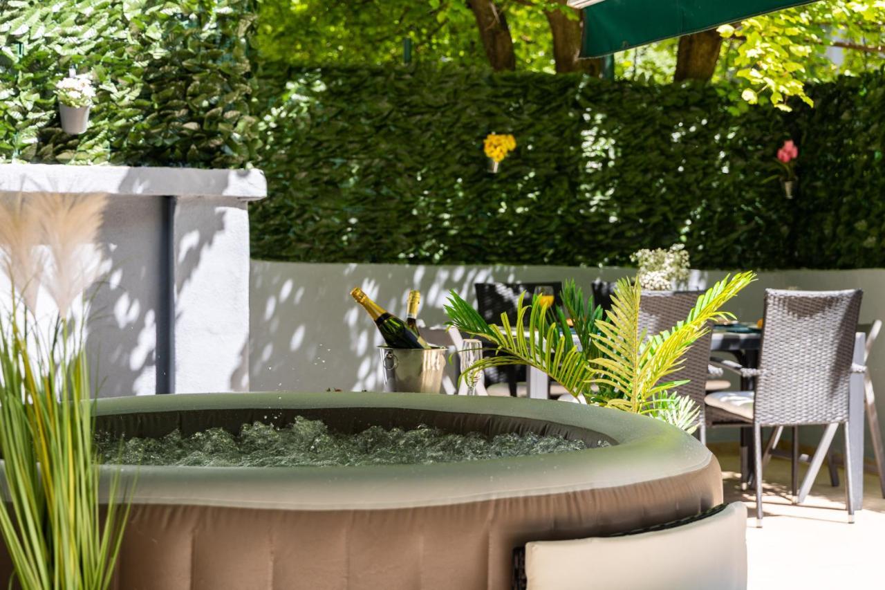 Oasis Luxury Apartment With Terrarce And Jacuzzi Split Exteriér fotografie